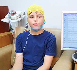 EEG-Messung an einem Buben