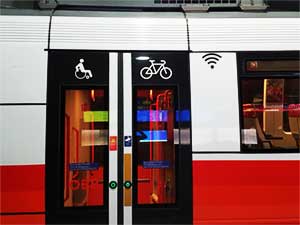 Zug im Nahverkehr mit WLAN an Bord