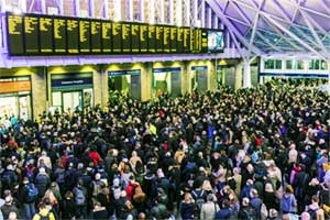 Rush Hour im Bahnhof London King's Cross